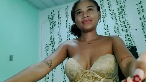 akemy_saunderz online show from July 29, 5:03 am