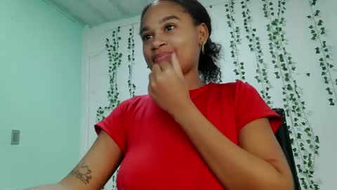 akemy_saunderz online show from August 1, 4:51 am