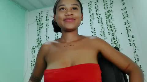 akemy_saunderz online show from August 1, 8:04 pm