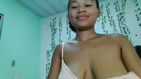 akemy_saunderz online show from August 2, 3:24 am