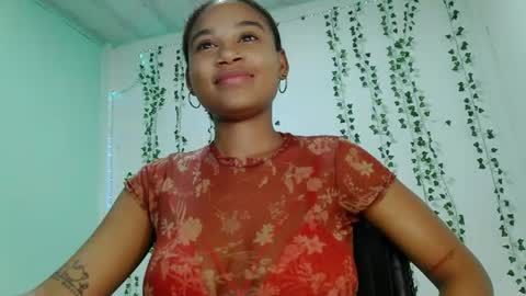 akemy_saunderz online show from August 4, 3:36 am