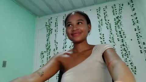 akemy_saunderz online show from August 6, 5:50 am