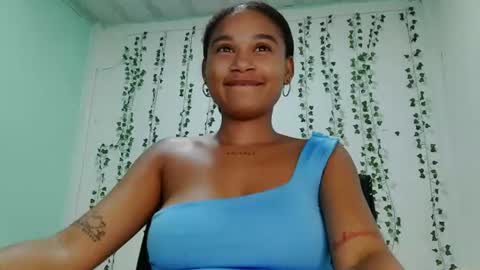 akemy_saunderz online show from August 7, 4:45 am