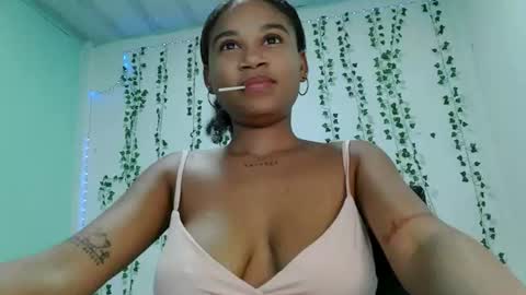 akemy_saunderz online show from August 10, 2:57 am