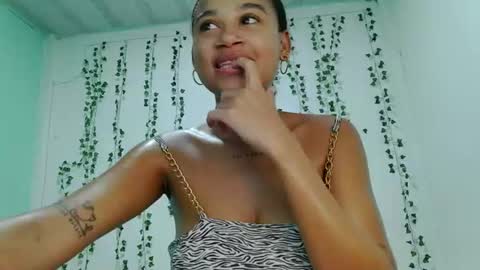 akemy_saunderz online show from August 11, 1:29 am