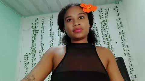 akemy_saunderz online show from August 14, 1:31 am