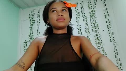 akemy_saunderz online show from August 14, 3:54 am