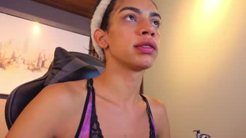 Alahia Rodriguez online show from July 20, 1:14 pm