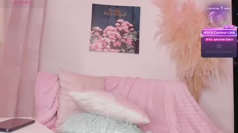 Hi i am mia  online show from April 28, 10:56 pm