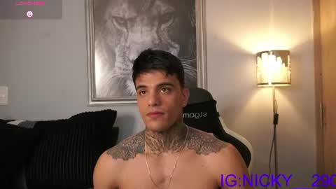 alan_morrys online show from August 4, 12:40 am