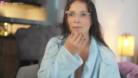 Alana Gasparini online show from August 15, 7:51 pm