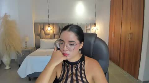 alana  online show from August 8, 4:07 pm