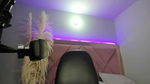 alanah connors online show from August 5, 4:49 pm
