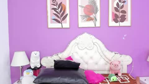 alana online show from August 6, 9:30 am