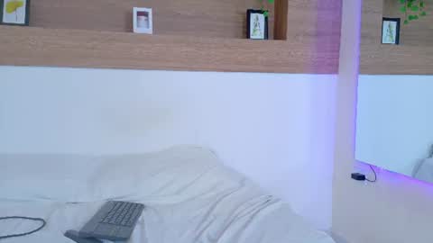 alannacarteer online show from August 12, 4:37 am