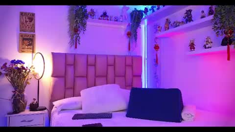 albaandthayron online show from August 5, 12:14 pm