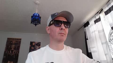 aldovitzo online show from April 3, 9:06 am