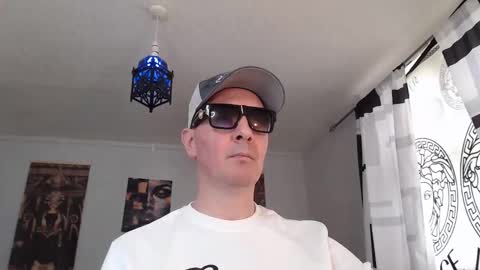 aldovitzo online show from April 3, 10:12 am