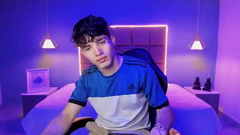 ALejoo Saenz online show from August 12, 3:20 am