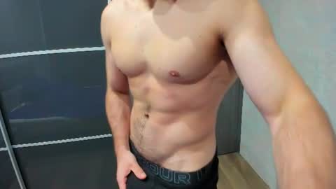 aleks_brown online show from August 4, 3:03 am