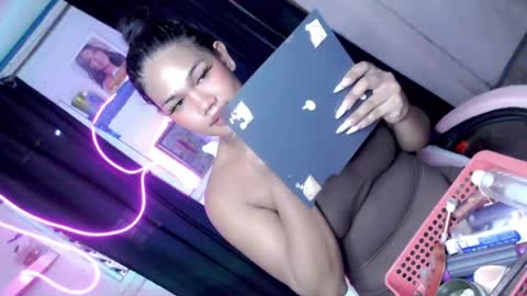 Kimmy girl online show from August 16, 6:06 am