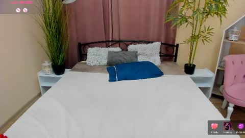 alencia_ online show from August 12, 6:54 pm