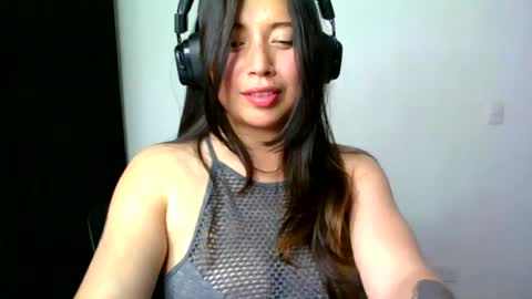 QUEEN OFF MILK online show from August 9, 2:23 am