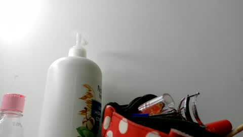 QUEEN OFF MILK online show from August 10, 1:18 am