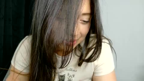 QUEEN OFF MILK online show from August 11, 12:01 am