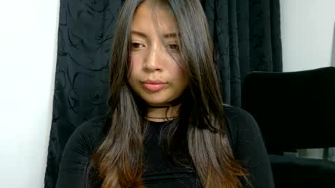 QUEEN OFF MILK online show from August 14, 11:41 pm