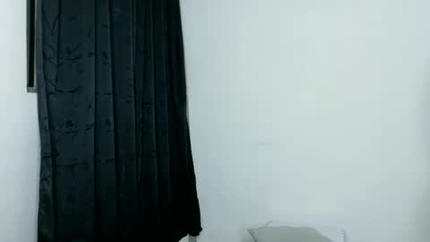 QUEEN OFF MILK online show from August 15, 5:11 am