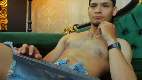 Twitter Alessandr0king online show from August 4, 10:29 pm