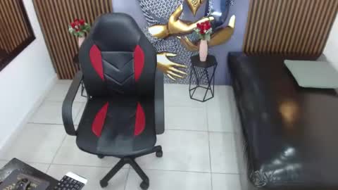 alessandroblack_ online show from August 9, 11:50 pm