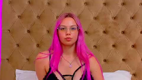 alessiacroft online show from August 12, 5:10 am