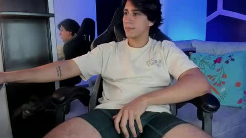 alex online show from August 8, 4:01 am