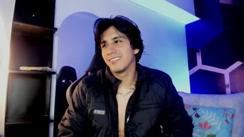 alex online show from August 12, 4:04 am