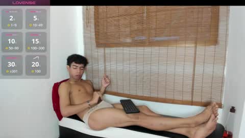 alex_danz online show from August 12, 2:19 pm