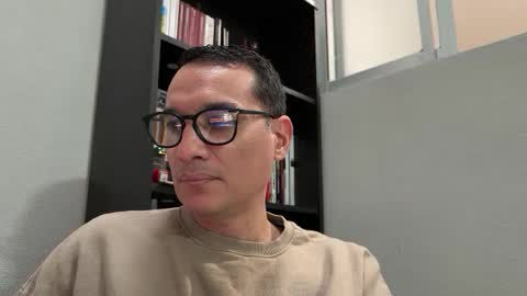 alex_ruiz_ online show from June 16, 10:19 pm