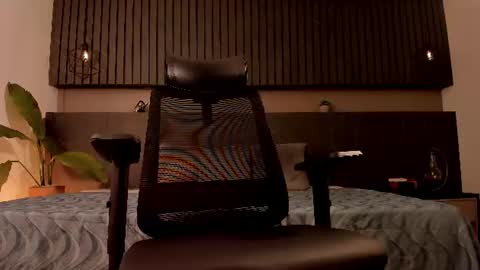 alex_wolf05 online show from August 5, 8:29 pm