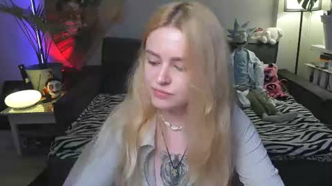 alexa_pirs online show from July 25, 8:02 pm