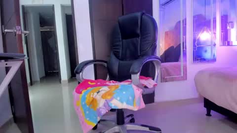 alexaa_marquss online show from August 8, 1:55 pm