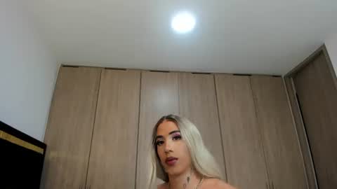 alexamcqueen online show from July 30, 7:42 pm