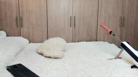 alexamcqueen online show from August 1, 1:33 am