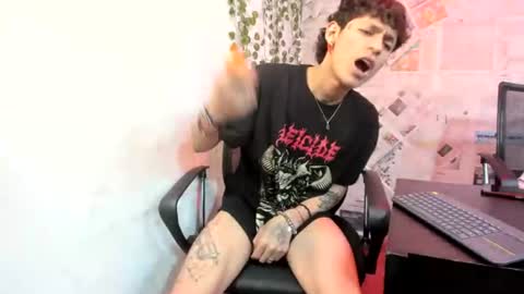 chicos hot online show from August 11, 2:30 pm