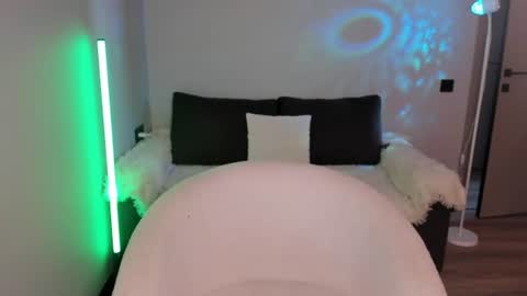 Alex online show from August 18, 5:13 am