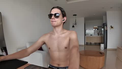 alexdavey online show from June 25, 8:06 am