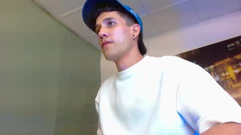 alexgiraldo__ online show from July 28, 4:40 am