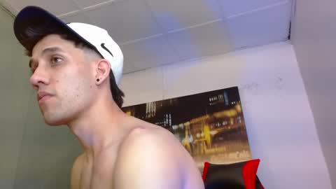 alexgiraldo__ online show from August 1, 3:56 am