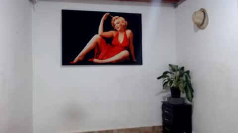 alexia_sinclaire24 online show from August 6, 12:42 am