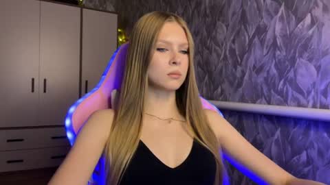 Alexia online show from August 3, 1:18 pm